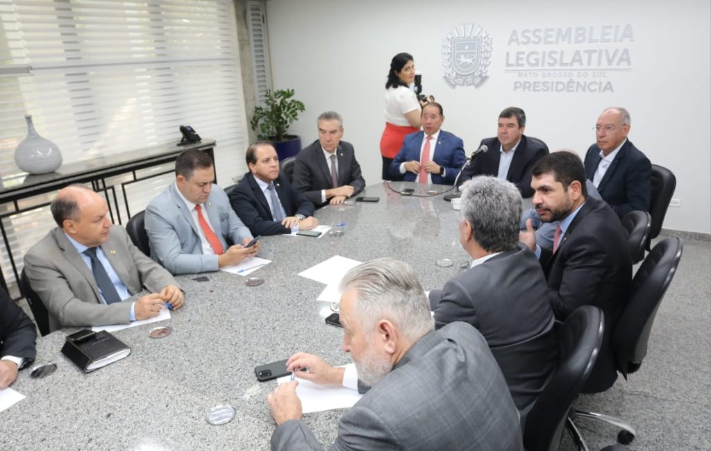 Governador apresenta programa de investimentos em infraestrutura que será realizado com projeto de financiamento Governador apresenta programa de investimentos em infraestrutura que será realizado com projeto de financiamento