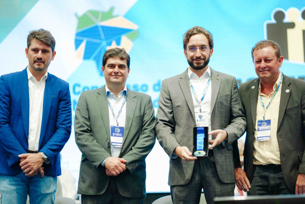 Assomasul entrega medalhas de honra ao mérito municipalista a líderes do MS Assomasul entrega medalhas de honra ao mérito municipalista a líderes do MS