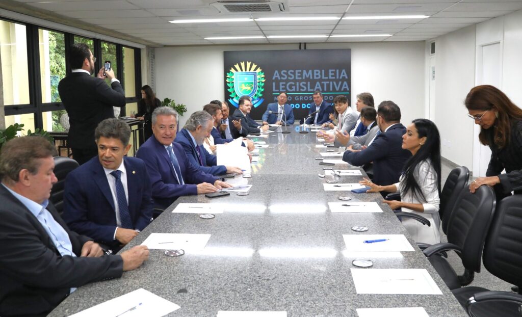 Governo de MS apresenta balanço do ano e perspectivas para 2025 à Assembleia Legislativa Governo de MS apresenta balanço do ano e perspectivas para 2025 à Assembleia Legislativa