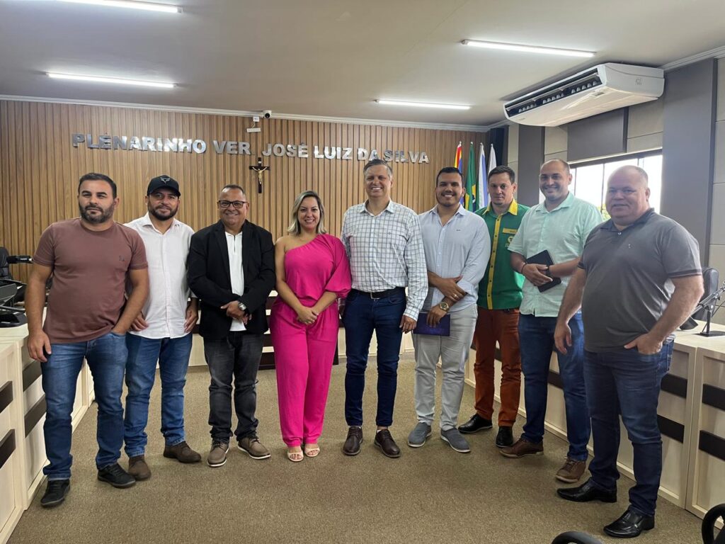 Secretário de Assistência Social apresenta projetos e programas sociais na Câmara Municipal Secretário de Assistência Social apresenta projetos e programas sociais na Câmara Municipal