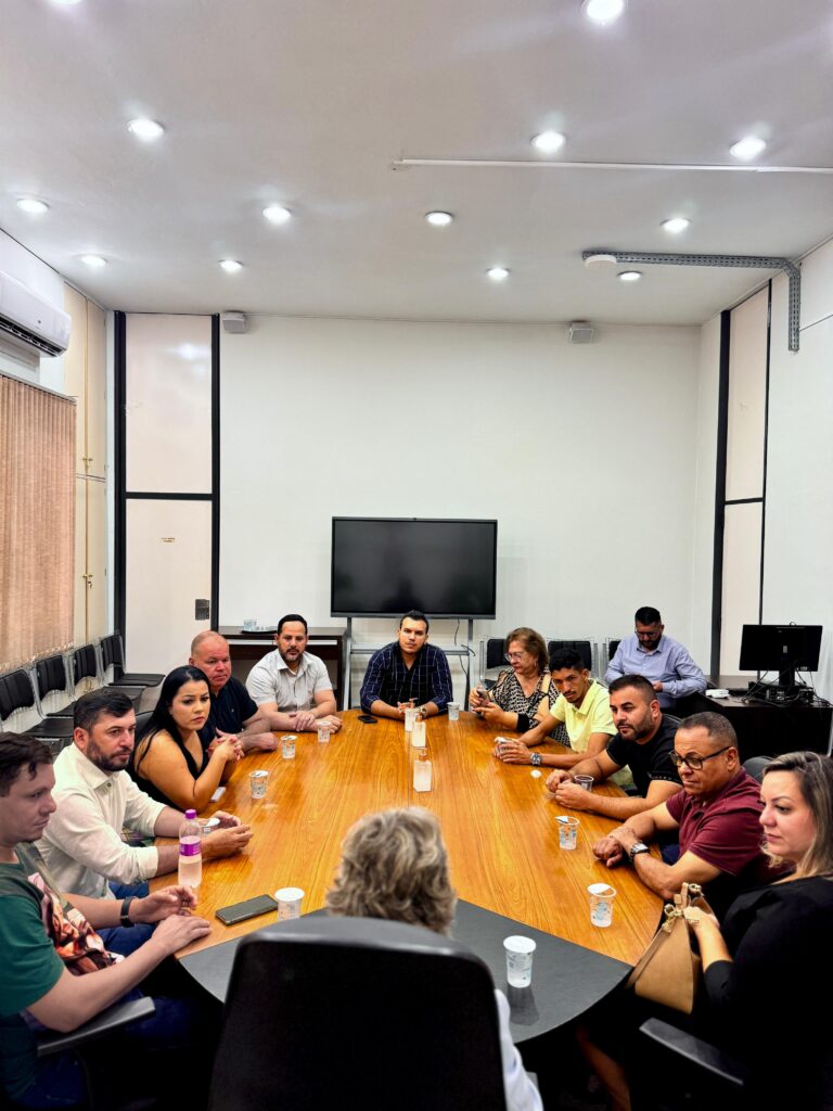 Vereadores de Rio Brilhante visitam Paço Municipal de Maringá e conhecem o projeto do Restaurante Solidário Vereadores de Rio Brilhante visitam Paço Municipal de Maringá e conhecem o projeto do Restaurante Solidário