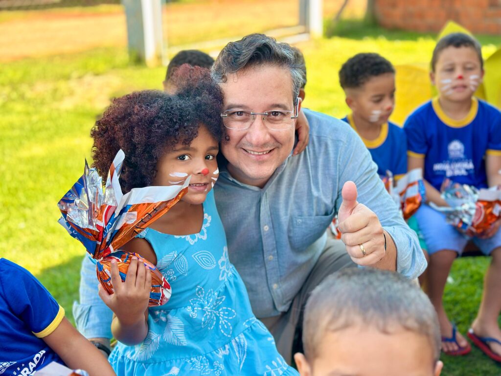 Prefeito Paleari realiza entrega de 4,5 mil ovos de Páscoa para alunos da Rede Municipal de Ensino em Nova Alvorada do Sul