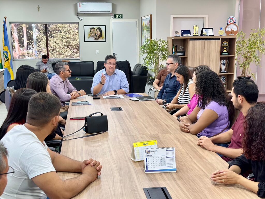 Prefeito Paleari dá posse a 14 novos servidores concursados em Nova Alvorada do Sul Prefeito Paleari dá posse a 14 novos servidores concursados em Nova Alvorada do Sul