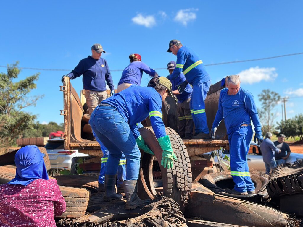 Prefeitura realiza grande mutirão de limpeza e serviços no Distrito de Pana em Nova Alvorada do Sul Prefeitura realiza grande mutirão de limpeza e serviços no Distrito de Pana em Nova Alvorada do Sul