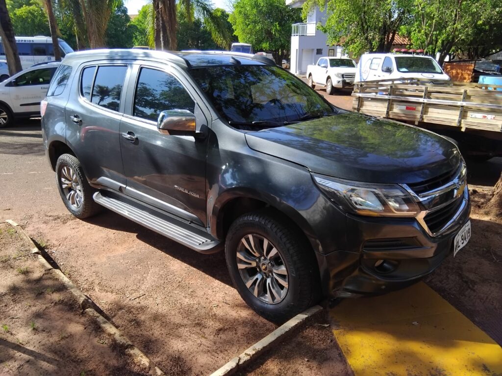 Prefeitura de Paranaíba (MS) leiloa caminhões, ônibus, utilitários e até um toboágua