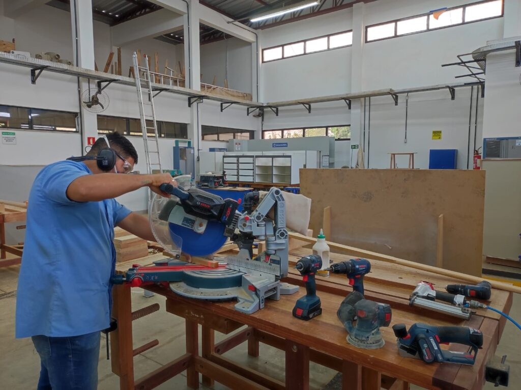 Senai: diploma técnico garante 32% a mais de remuneração na construção civil