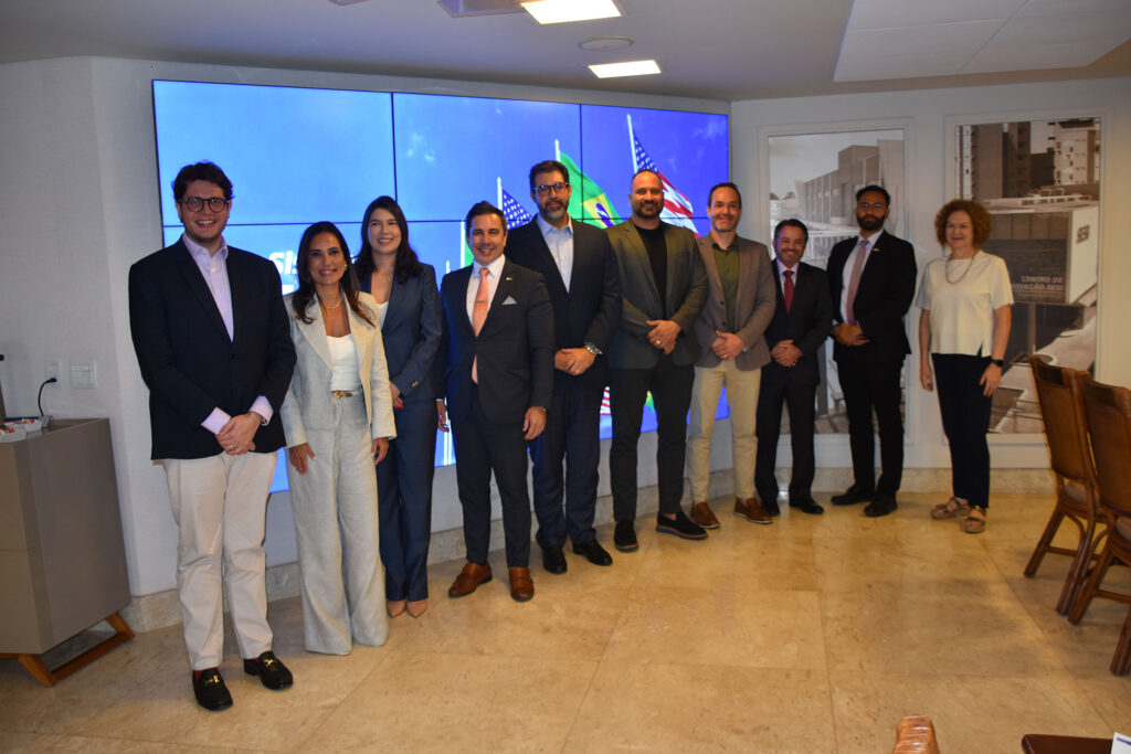 Fiems reúne empresários em encontro com cônsul-geral dos Estados Unidos Fiems reúne empresários em encontro com cônsul-geral dos Estados Unidos