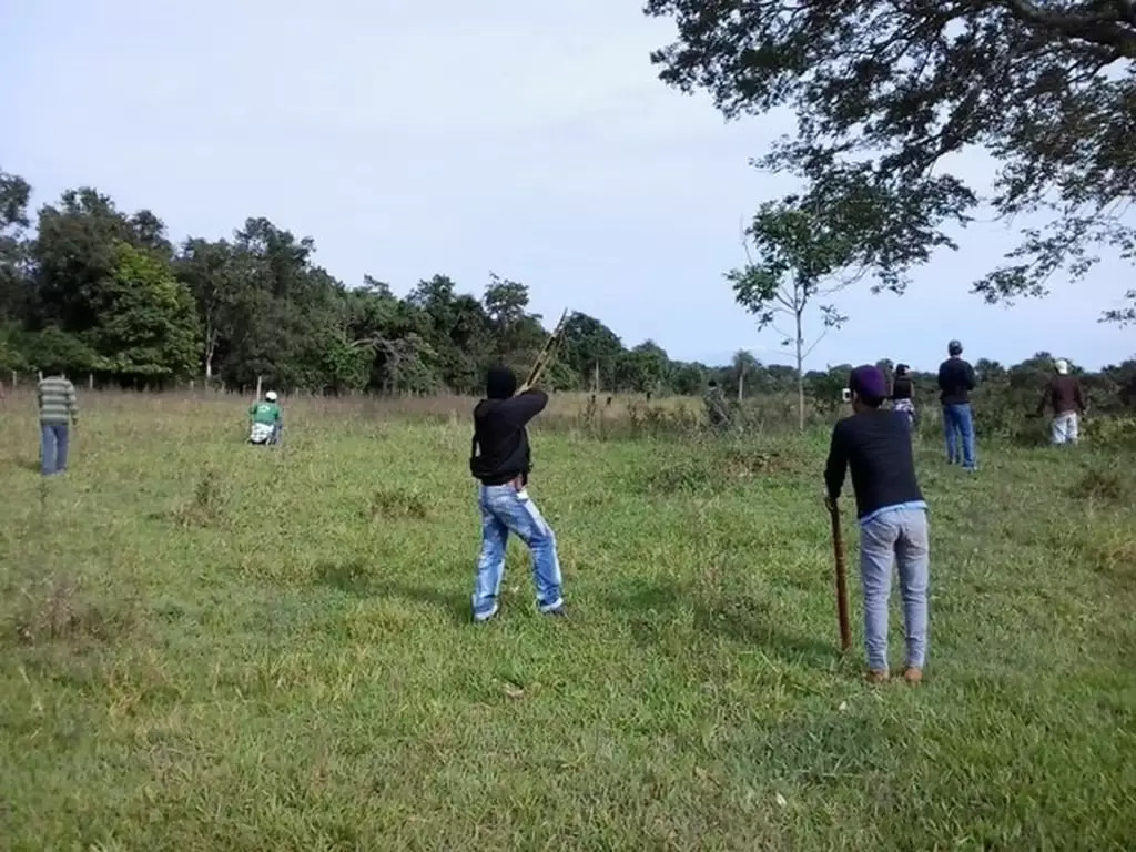 Com demarcação parada desde 2013, terenas ocupam sede de fazenda em Sidrolândia Com demarcação parada desde 2013, terenas ocupam sede de fazenda em Sidrolândia