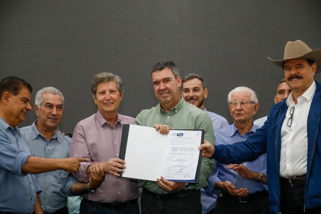 “Quando o interesse público está em primeiro lugar, construímos soluções duradouras”, Eduardo Riedel sobre investimentos em Chapadão do Sul “Quando o interesse público está em primeiro lugar, construímos soluções duradouras”, Eduardo Riedel sobre investimentos em Chapadão do Sul
