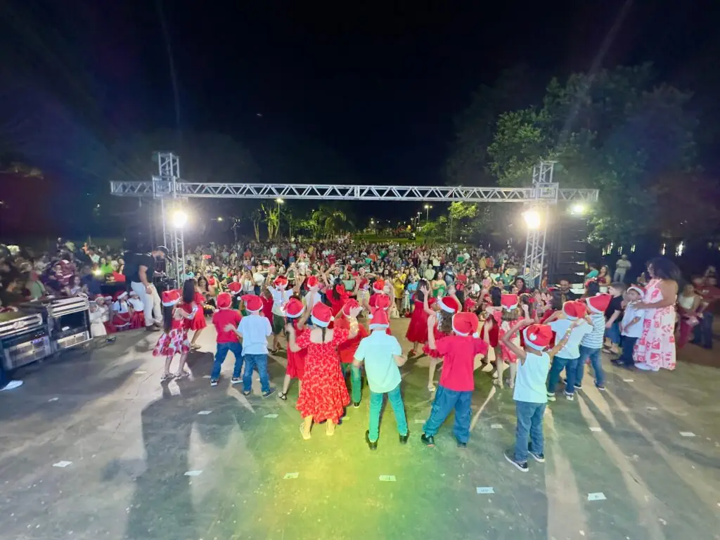 Nova Alvorada do Sul recebe oficialmente a quinta edição do Natal de Luz com a chegada do Papai Noel e iluminação natalina Nova Alvorada do Sul recebe oficialmente a quinta edição do Natal de Luz com a chegada do Papai Noel e iluminação natalina