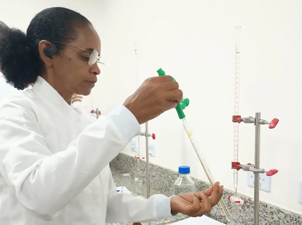 Qualificação do Senai abre caminho para mulheres retomarem carreira na indústria