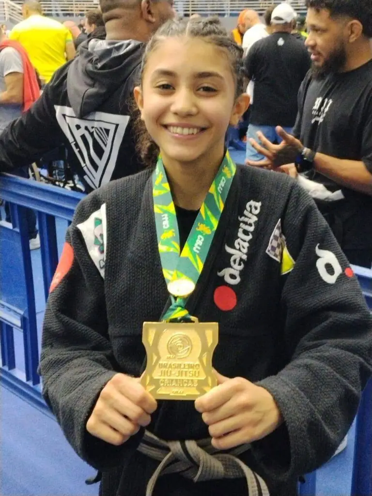 Laura supera desafios, conquista título brasileiro de Jiu Jitsu inédito para Nova alvorada do Sul Laura supera desafios, conquista título brasileiro de Jiu Jitsu inédito para Nova alvorada do Sul