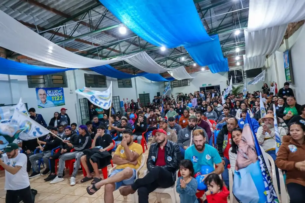 Chuva e frio não intimidam população em encontro com Dr. Luiz Ovando e Londres Machado em Nova Alvorada do Sul Chuva e frio não intimidam população em encontro com Dr. Luiz Ovando e Londres Machado em Nova Alvorada do Sul